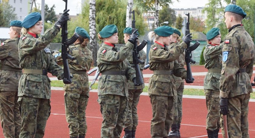 Mundurowy piątek w ZS 1 Płońsk w filmowej pigułce