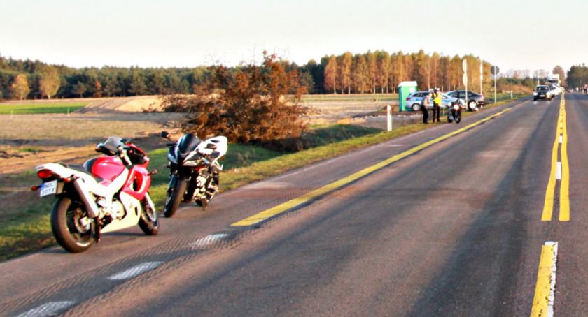 Motocykl z motocyklem na siódemce - dwie osoby trafiły do szpitala