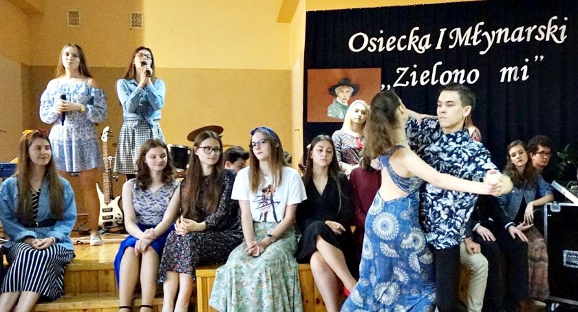 Zielono im... czyli płońscy licealiści lirycznie - i ślicznie - artystycznymi śladami Osieckiej i Młynarskiego