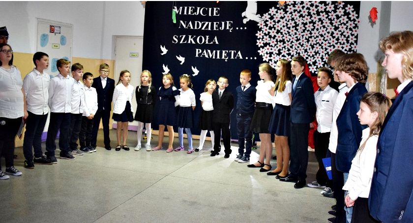 Koncertujemy niepodległościowo - uczniowie NSP w Nowym Radzikowie i „Żeby Polska była Polską”