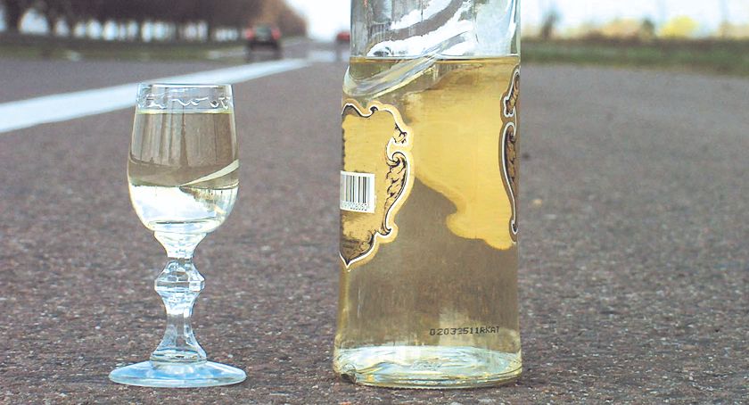 Jechał zygzakiem mając 3,6 promila - zatrzymali go inni kierowcy