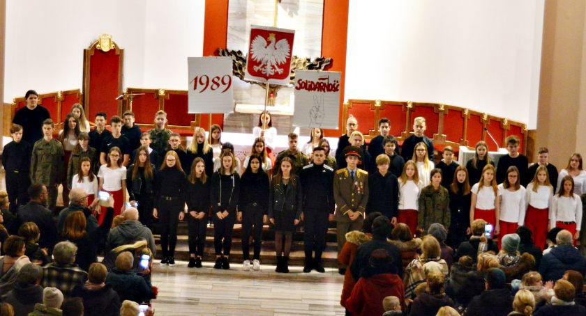 Duma z młodzieży, czyli historia Polski w pięknej artystycznej pigułce