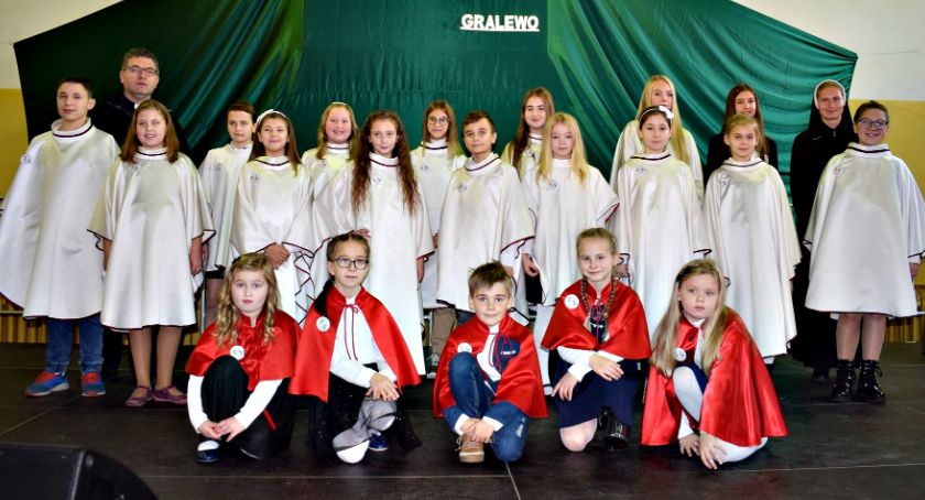 Konkurs piosenki religijnej w Gralewie - na scenie schola „Mocni w uchu”