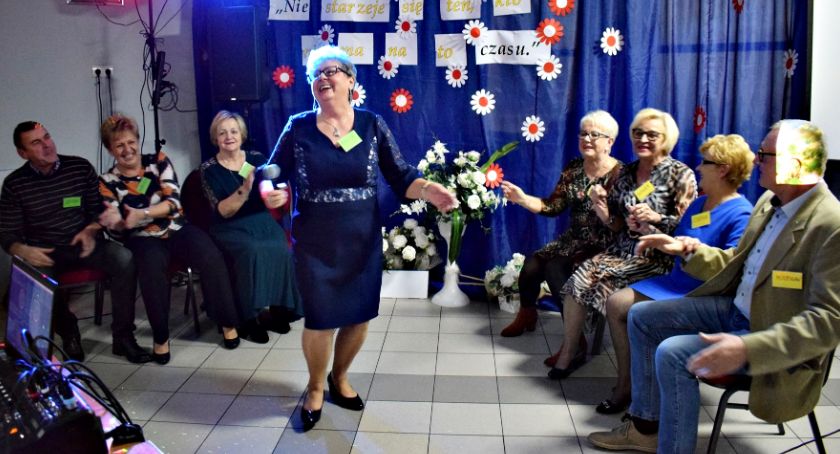 Fajna zabawa na Dniu Seniora w Naruszewie w filmowej pigułce