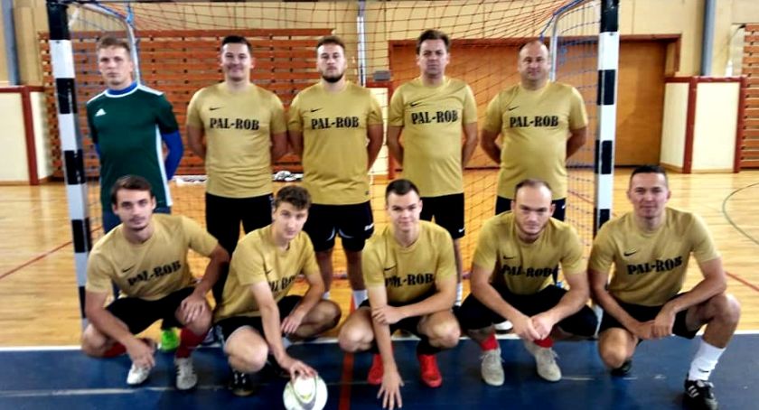 Pal-Rob wskoczył na lidera płońskiej halówki