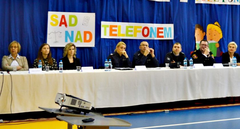Blaski i cienie życia z telefonem, czyli debata profilaktyczna w SP 1 Płońsk