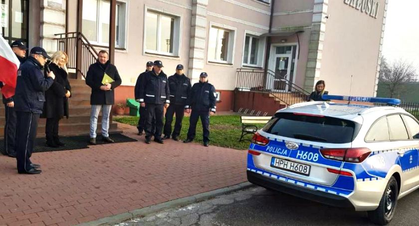 Nowy radiowóz dla policjantów z Załusk