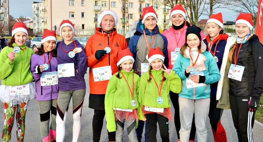 Mikołaje pobiegli charytatywnie - zebrano 1.571,10 zł na prezenty dla dzieci