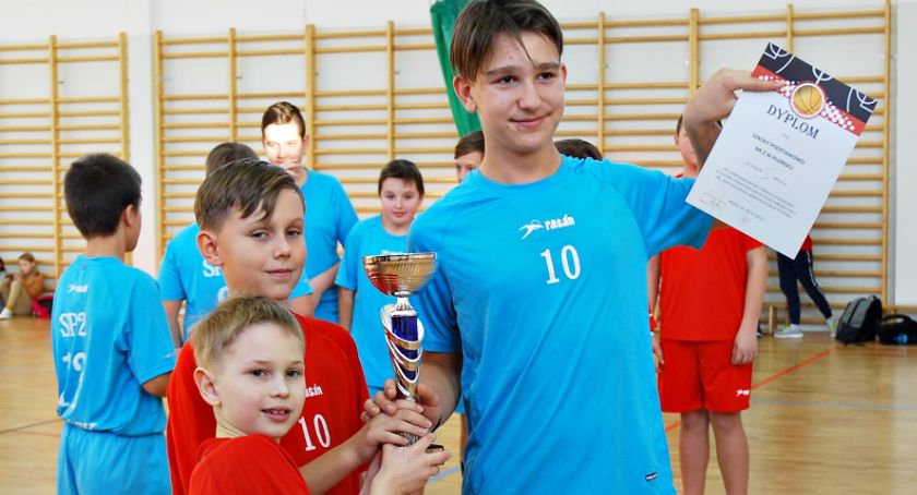 Koszykarskie mikołajki w płońskiej dwójce