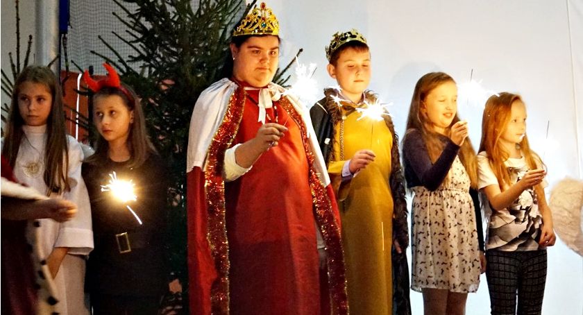 Jasełka w SP Sarbiewo - „Dzisiaj w Betlejem” na koniec części II koncertu