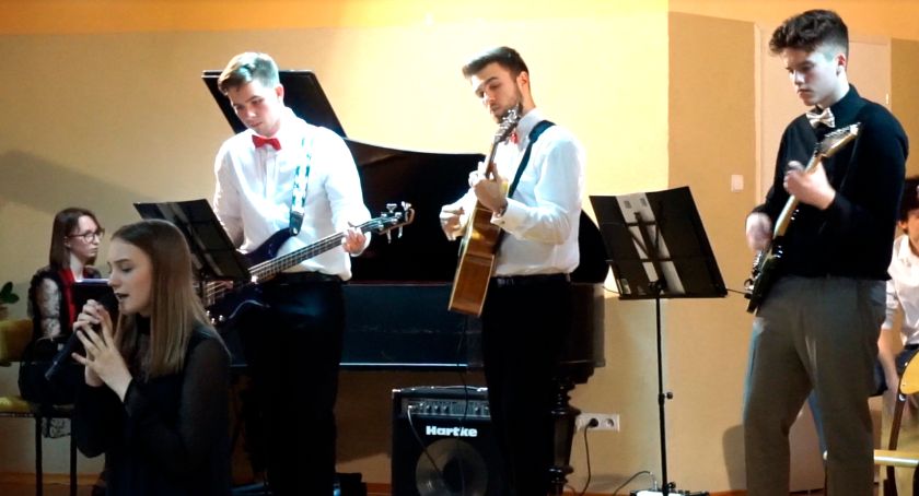 Koncert w LO Płońsk - „Mario, czy już wiesz?” po angielsku