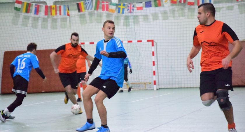 W nowomiejskiej halówce już niemal wszystko jasne