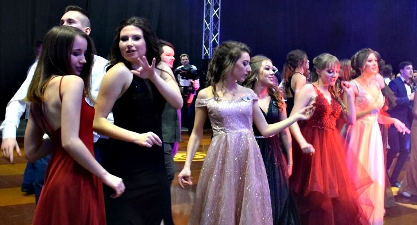 Studniówka LO Płońsk w fotoobiektywie