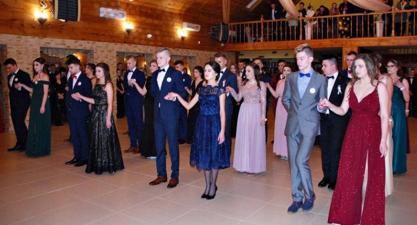 Filmik z poloneza na studniówce ZS Raciąż