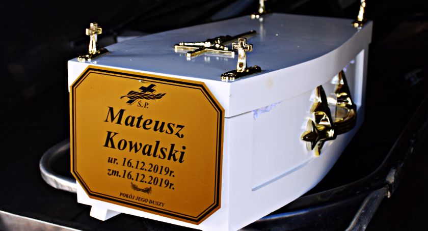 Noworodek pochowany, policja nadal apeluje o pomoc w ustaleniu tożsamości matki dziecka
