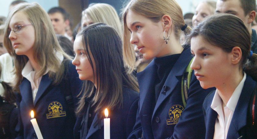 Tak żegnaliśmy Jana Pawła II – płońskie szkoły (LO, ZS 1, SP 3)