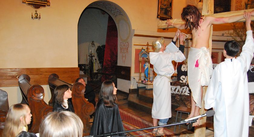 Wielkanocne wspominajki - zdjęcia z Misterium Pańskiego w Gralewie w 2010 roku