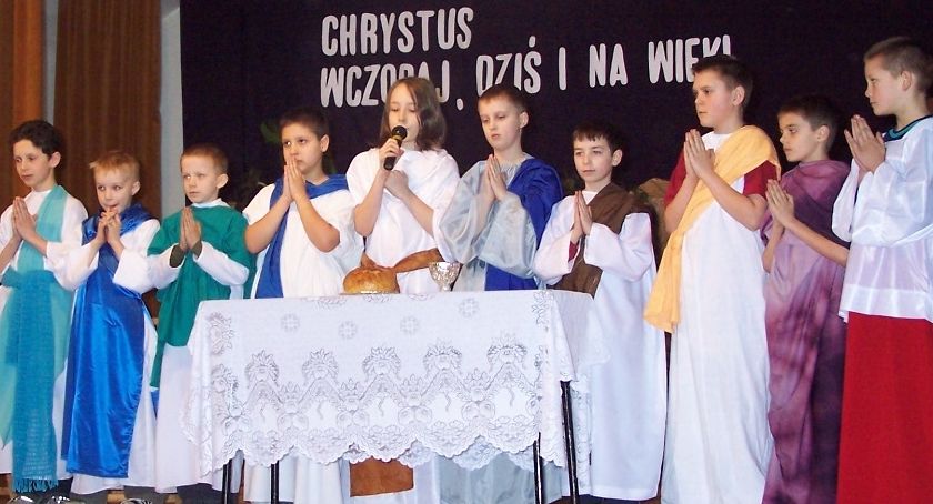Wielkanocne wspominajki - zdjęcia z przedstawienia wielkanocnego w Raciążu z 2005 roku