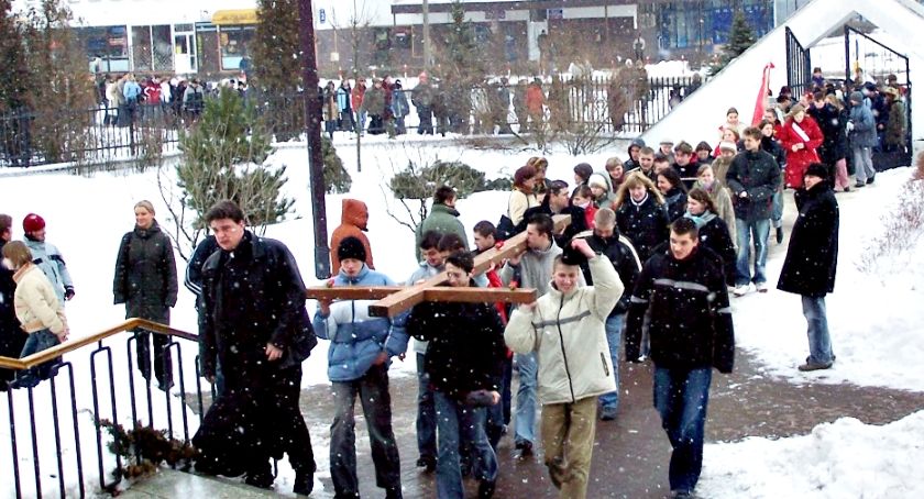 Wielkanocne wspominajki - zdjęcia z Dróg Krzyżowych w Płońsku w latach 2000-2009