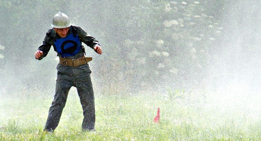 Strażackie wspomnienia: 82 zdjęcia z zawodów w Kiełkach i Sarnowie - 2004 rok