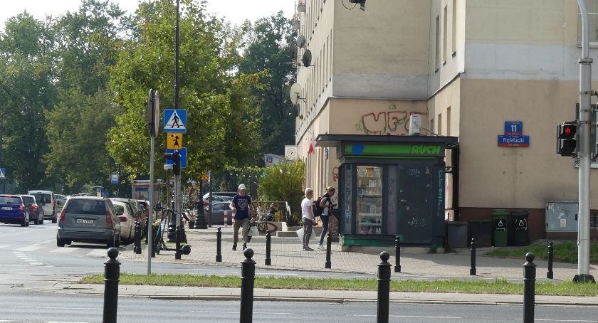 Smutny  los kiosku na rogu Popiełuszki i Krasińskiego