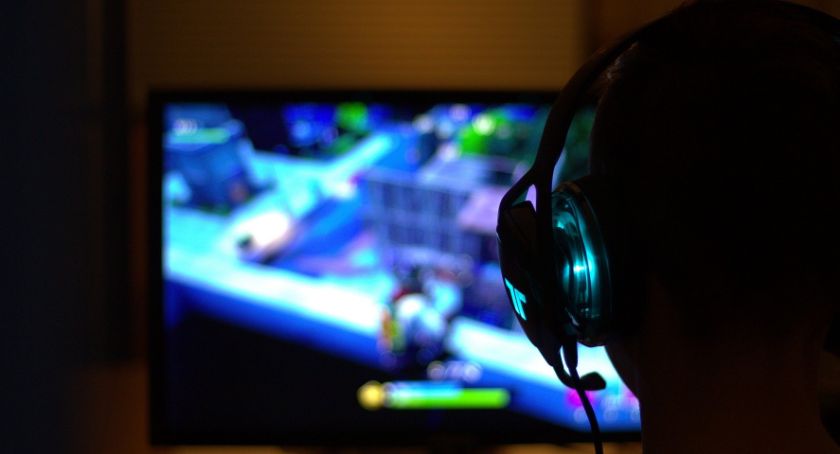 Cybersporty i zarabianie pieniędzy na graniu