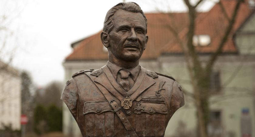 Generał Sosabowski powinien wyjść z kniei