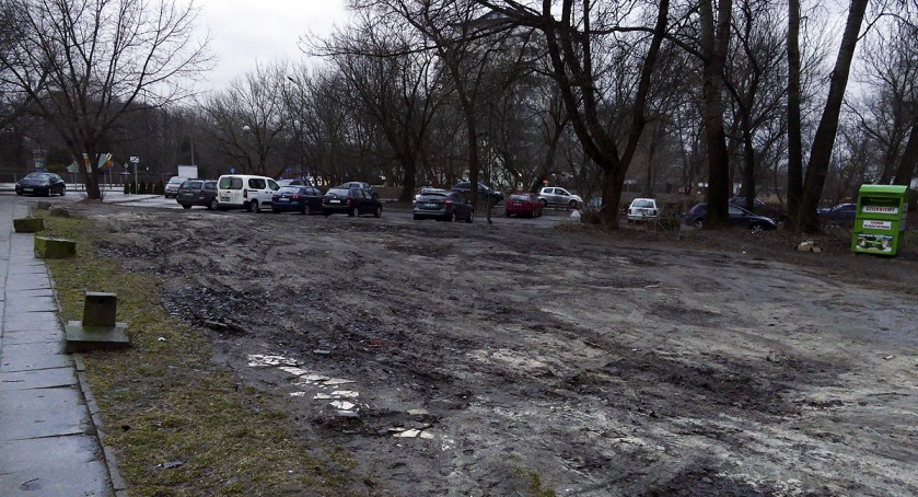 Dziki parking przy Barszczewskiej