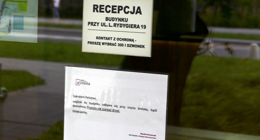 Prosimy nie szarpać drzwi