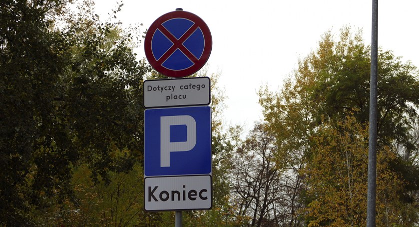 Zakaz parkowania i postoju na ulicy Szamockiej