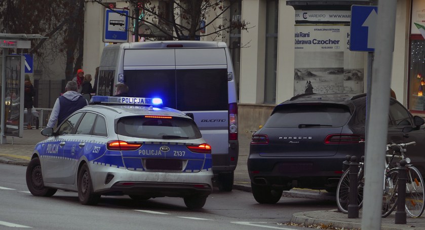 Parkowanie na przystanku autobusowym przy Placu Wilsona