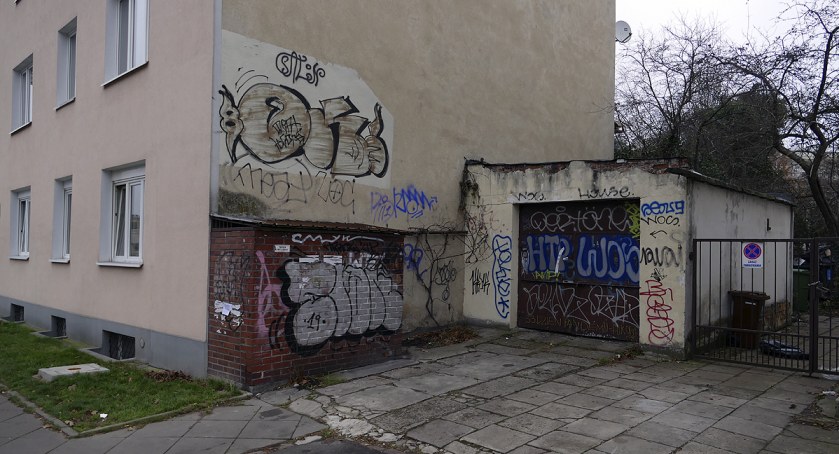 Uroczy zaułek na Felińskiego 