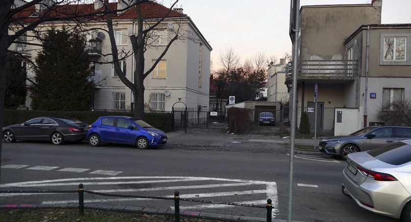Tajemniczy napis przy bramie