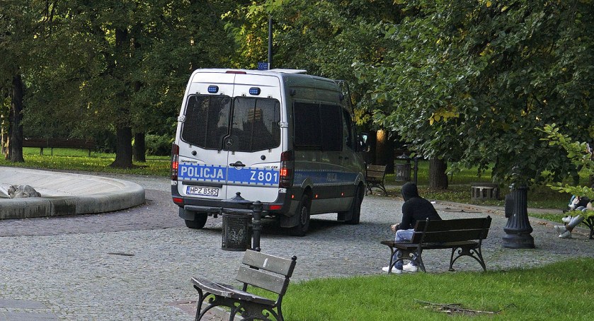 Policja poszukuje...  