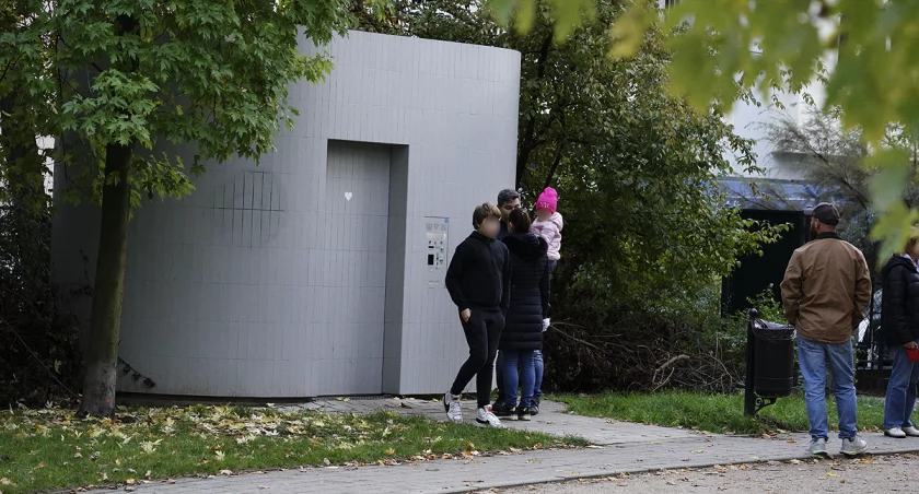Park Żeromskiego i gadająca toaleta