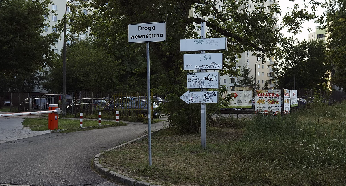 Drogowskaz na osiedlu Marymont Potok