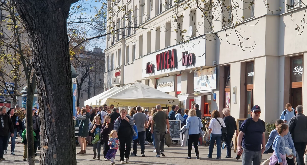 Odkryj unikalne kawiarnie na Żoliborzu: Przewodnik po najlepszych lokalnych kawiarniach!