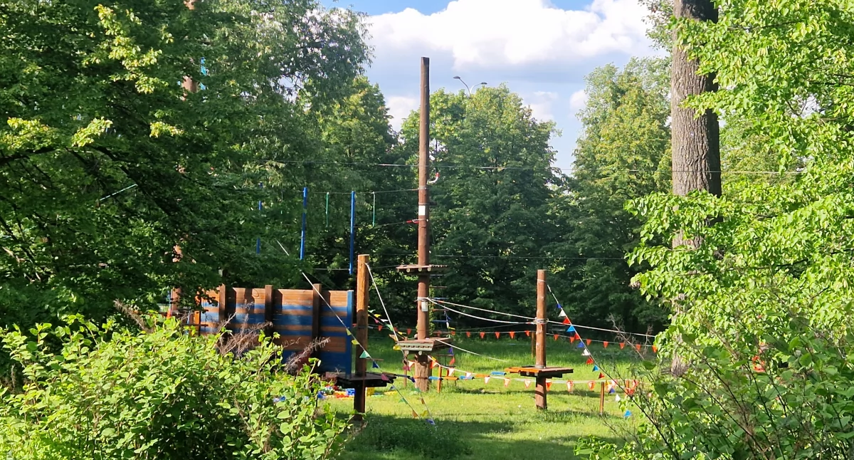 Żoliborz się wspina – świętuj Dzień Dziecka w Parku Linowym Bielany