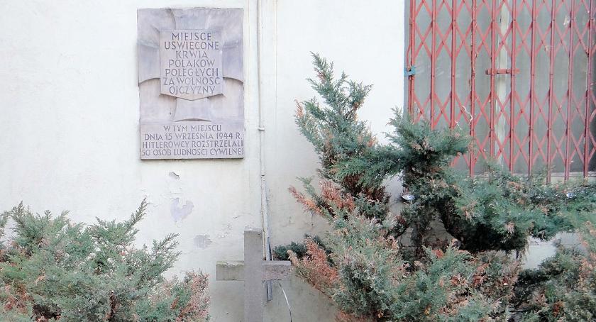Co dalej z tablicą upamiętniającą zamordowanych przy ul. Barszczewskiej?