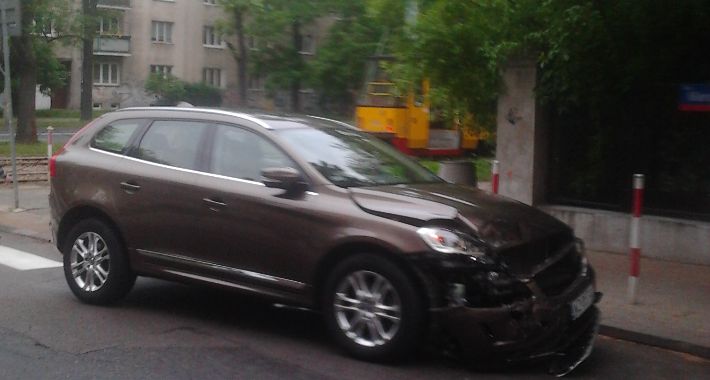 Kraksa z tramwajem przy Mierosławskiego
