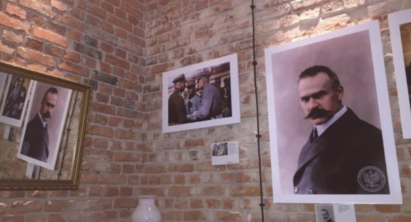 Józef Piłsudski w kolorze. Dzisiaj ostatni dzień wystawy