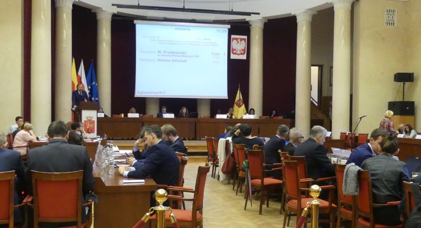 Rada miasta o wykupie mieszkań komunalnych