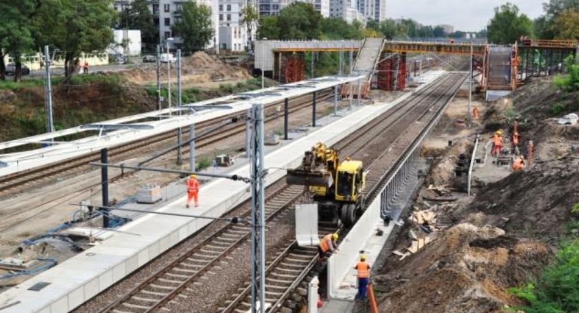 Przystanek Powązki już na Wszystkich Świętych