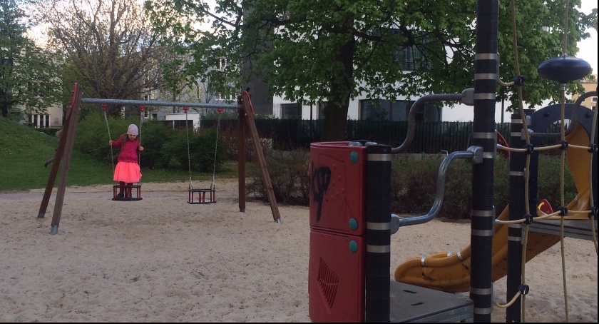 Wypadek dziecka na placu zabaw, jak sobie radzić z odszkodowaniem.