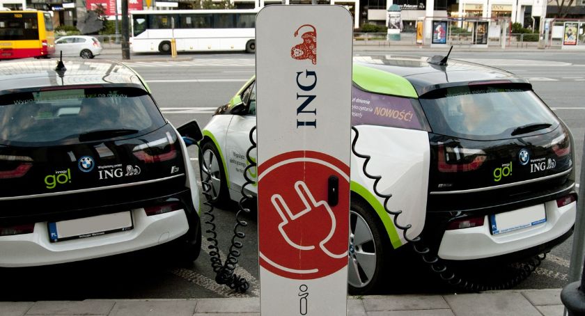 Nowe stacje ładowania samochodów elektrycznych na Żoliborzu.