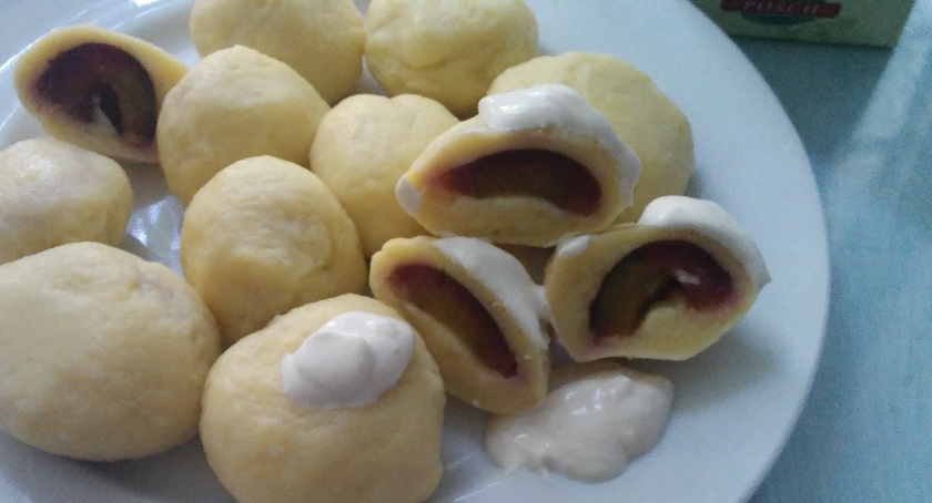 Knedle ze śliwką