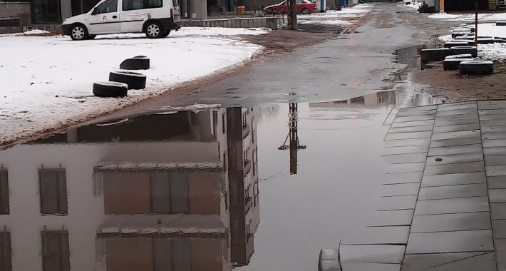              Brak chodnika przy Krasińskiego 41