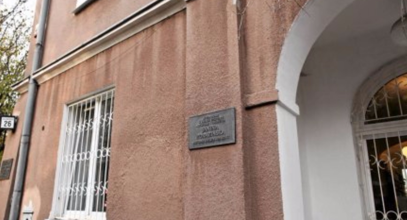 Piknik „Pożegnanie lata” z książką w tle
