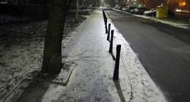 Śnieg i lód na chodnikach