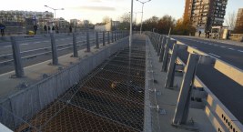 Niebezpiecznie na kładce nad Trasą Toruńską